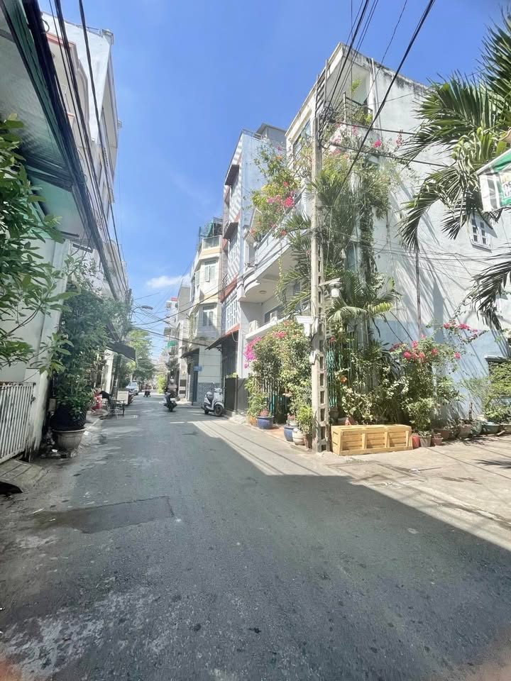 Nhà phố quận 10, TP Hồ Chí Minh 70m² giá 9 tỷ - Gần ĐH Bách Khoa, đường thông thoáng!