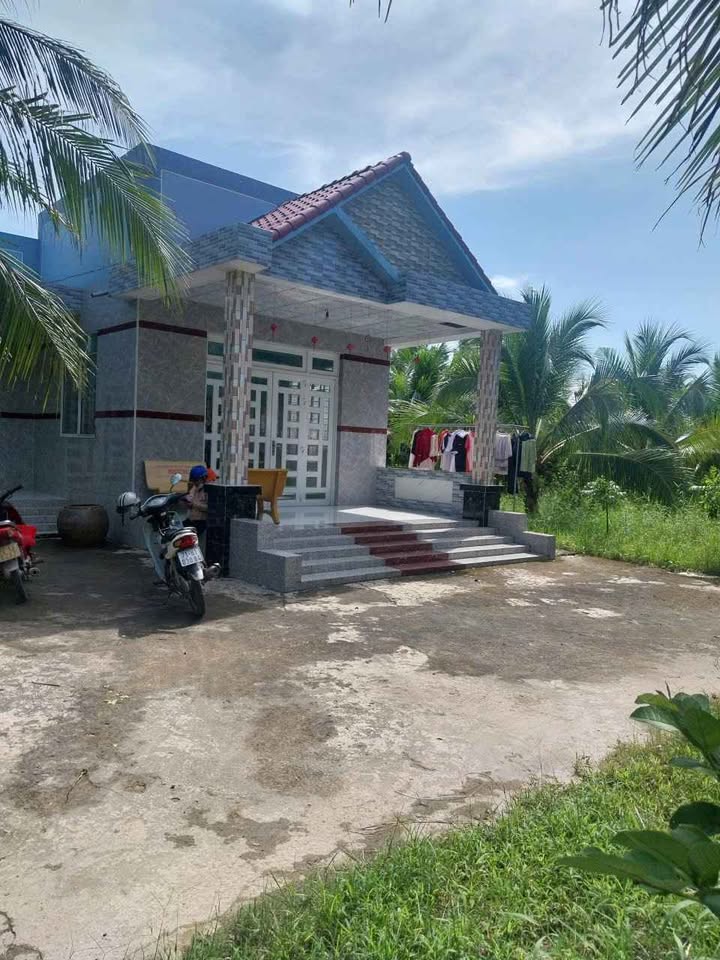 Đất Lương Hòa Giồng Trôm 2100m² giá 1.3 tỷ - Tiềm năng phát triển cao!