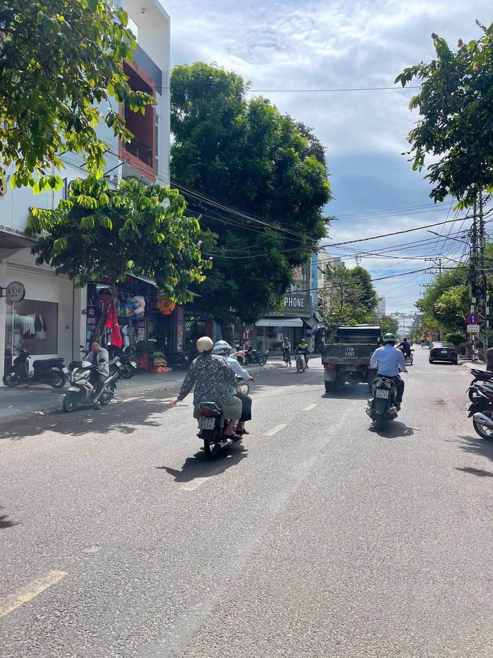 Bán đất mặt tiền đường Nguyễn Văn Cừ, Quy Nhơn 130m² - Kinh doanh và ở ngay!