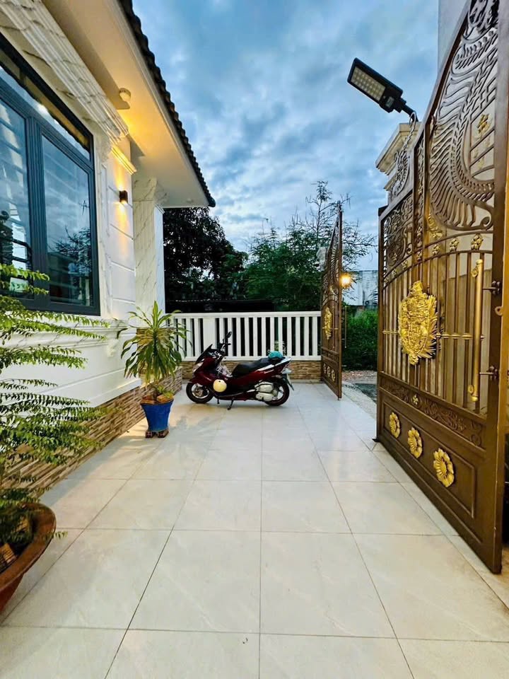 Biệt thự 1 trệt 1 lầu tại Tân Phong, Biên Hòa 182m² giá 7.8 tỷ - Góc 3 mặt tiền thoáng mát!