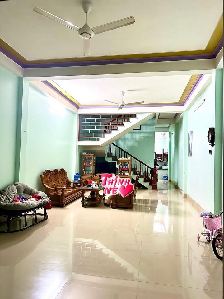 Nhà 2 tầng đường Nguyễn Tuân, Lào Cai 100m² giá 2.8 tỷ - Sẵn sàng vào ở ngay!