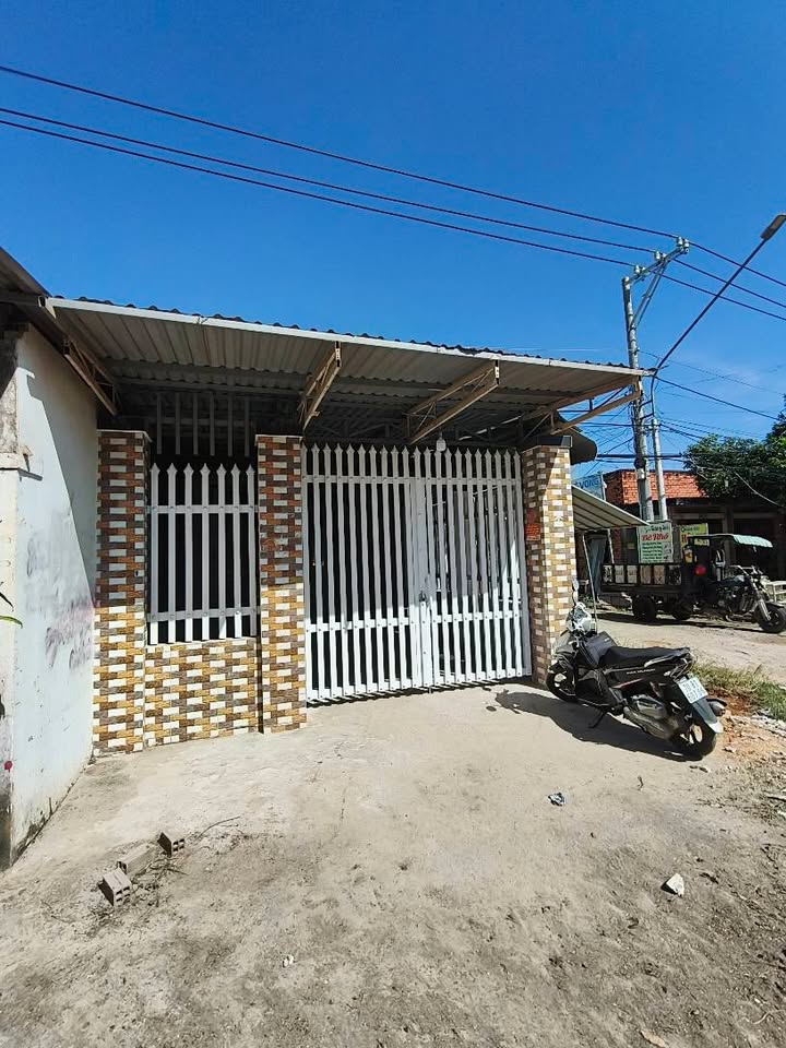 Nhà 2 Mặt Tiền Bàu Cốp, Ninh Thạnh, Tây Ninh 130m² giá 1.4 tỷ - Kinh doanh tuyệt vời!