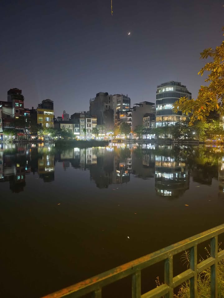 Cho thuê toà nhà văn phòng Đội Cấn - Giang Văn Minh 145m² giá 350 triệu - Mặt phố lô góc đẹp