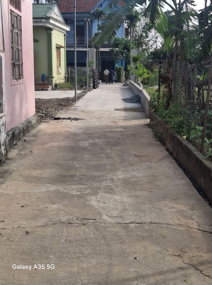 Đất Nghi Trung 150m² giá 1.6 tỷ - Sổ đỏ chính chủ, đường lớn thuận lợi!