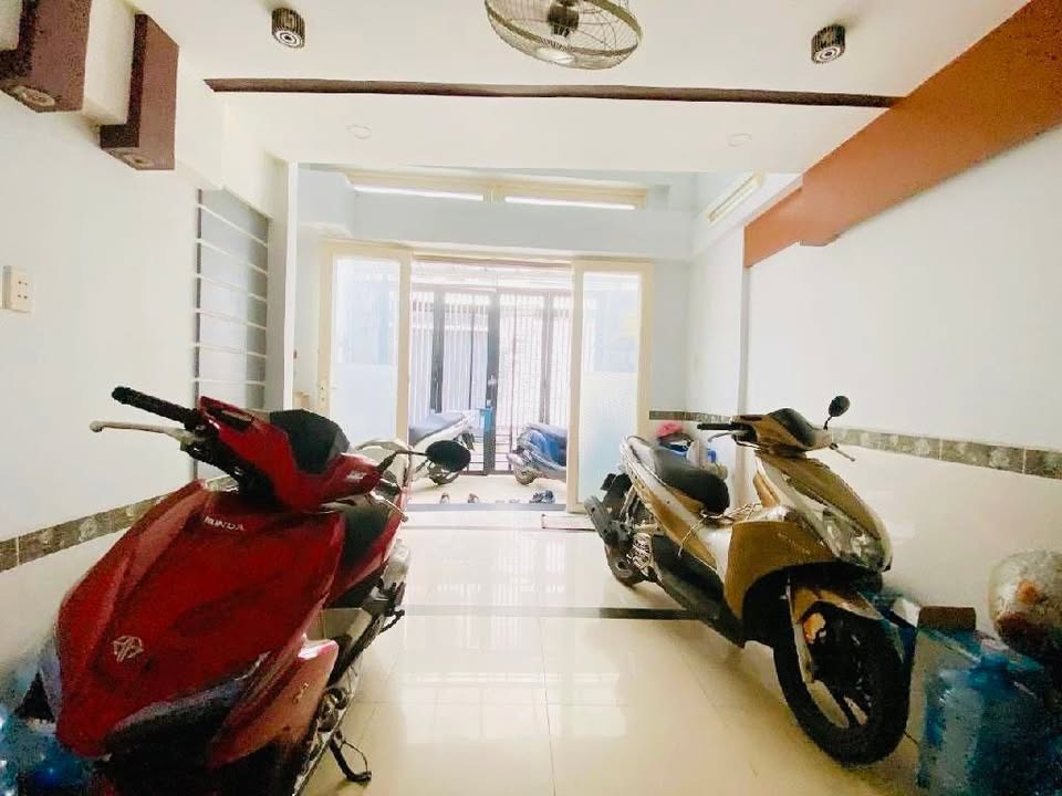 Nhà phố Bình Thạnh 50m² giá 8 tỷ - Sổ hồng hoàn công, gần chợ Cây Quéo!