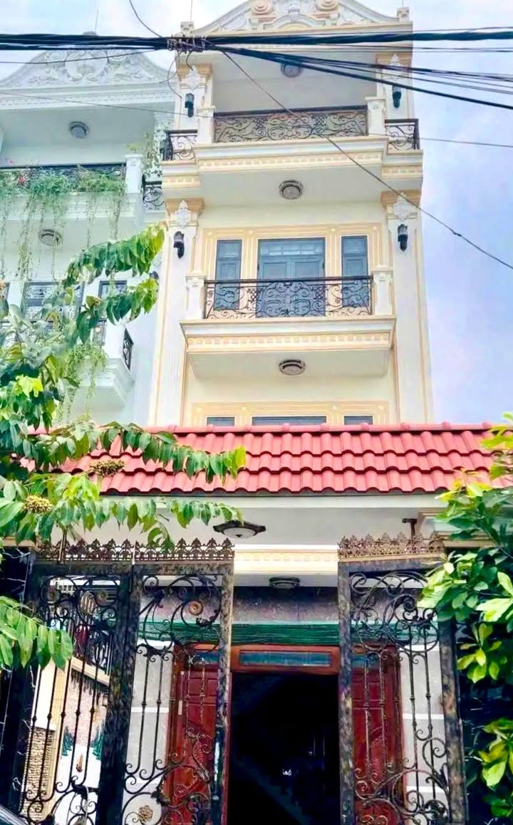 Nhà phố hiện đại ấp 4 xã Bà Điểm 120m² giá 6.7 tỷ - Sẵn sàng vào ở!