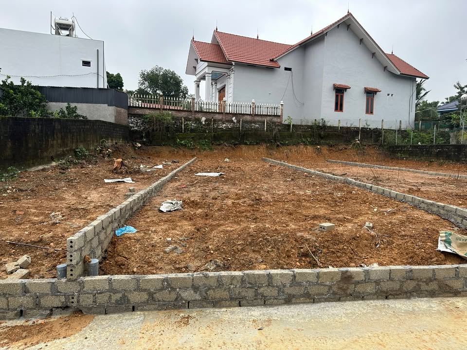 Đất thổ cư Khu 18 Hoàng Xá 130,6m² chỉ 1 tỷ - Gần chợ chiều tiện lợi!