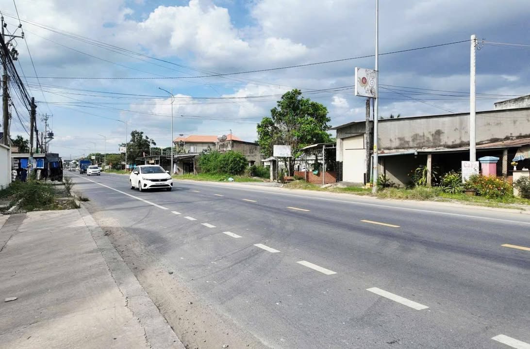 Mặt tiền kinh doanh ĐT 825 Hậu Nghĩa 205m² giá 5.2 tỷ - Tiềm năng tăng trưởng mạnh mẽ!