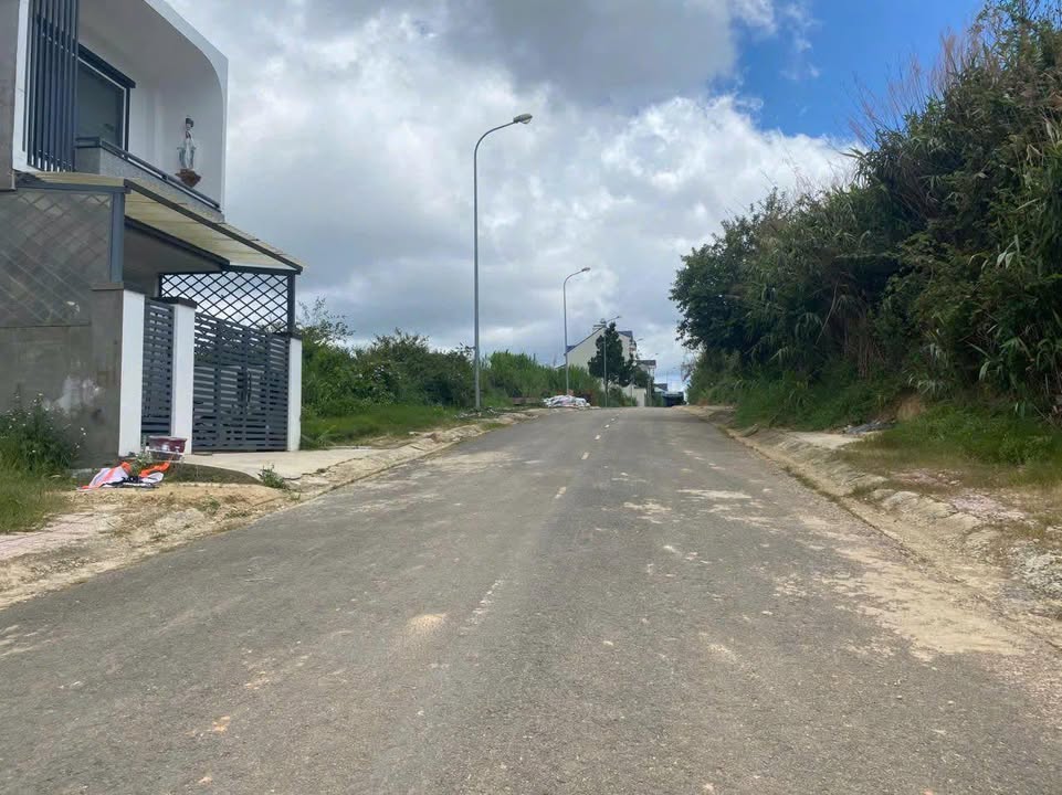 Đất nền liên kế đường Nguyễn Hoàng, Đà Lạt 100m² giá 4.5 tỷ - Cơ hội đầu tư hấp dẫn!