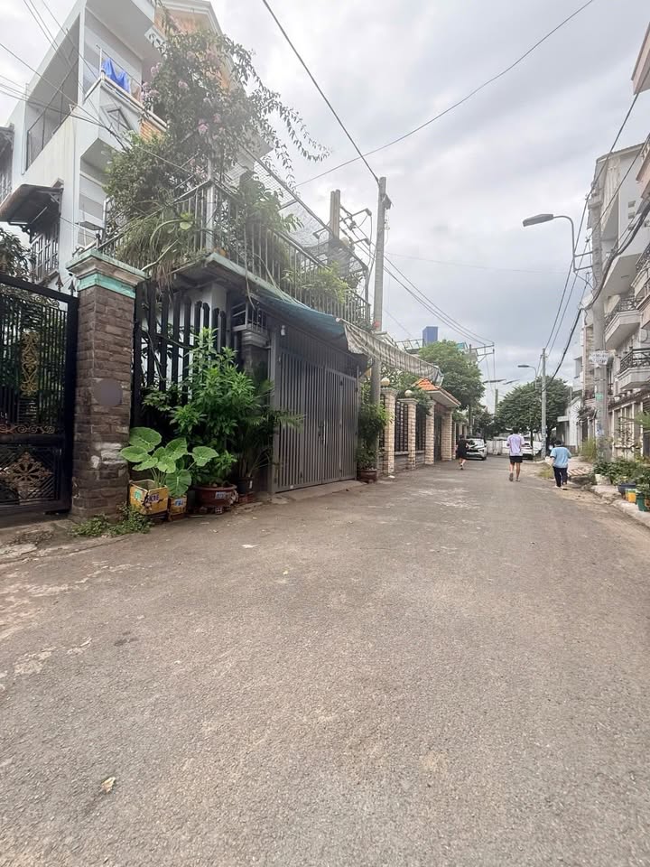 Đất nền Thủ Đức 185.7m² giá thỏa thuận - Kinh doanh sầm uất, hẻm xe hơi!