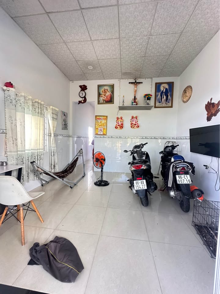 Nhà phố Phú Hài 125m² giá 690 triệu - Ô tô vào tận nơi, thích hợp gia đình!