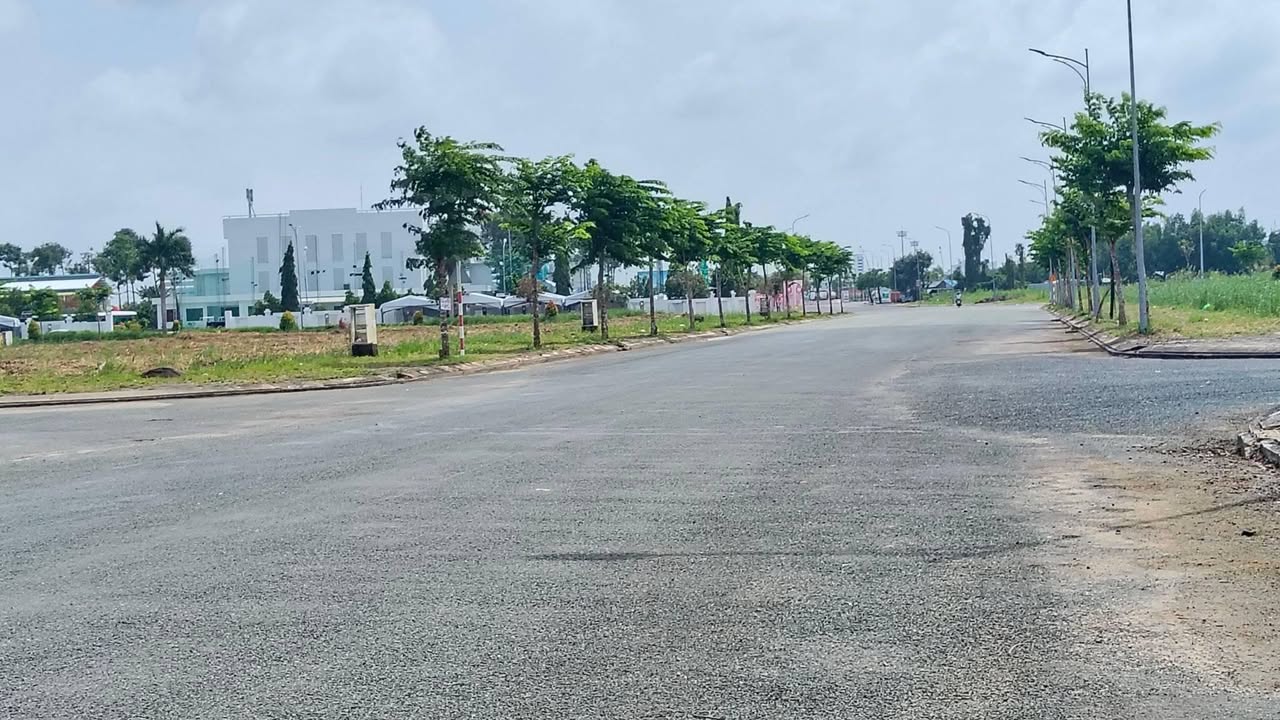 Đất nền khu Hành Chính Cà Mau 107.5m² giá 2 tỷ - Xây dựng tự do, pháp lý rõ ràng!