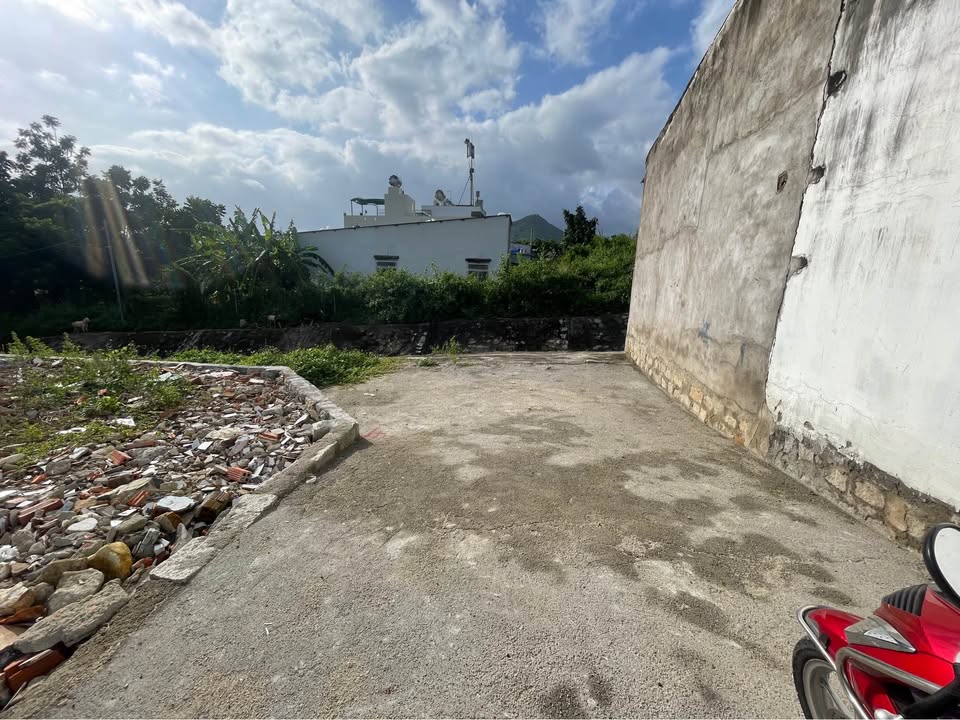 Đất nền Vĩnh Hòa Nha Trang 67m² giá 2.2 tỷ - Đầu tư sinh lời hấp dẫn!