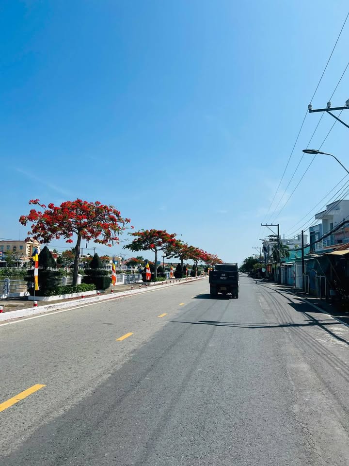 Nhà mặt tiền đường Dương Quang Đông, TP Trà Vinh 282m² giá 3.7 tỷ - Vị trí đẹp, thương lượng ngay!