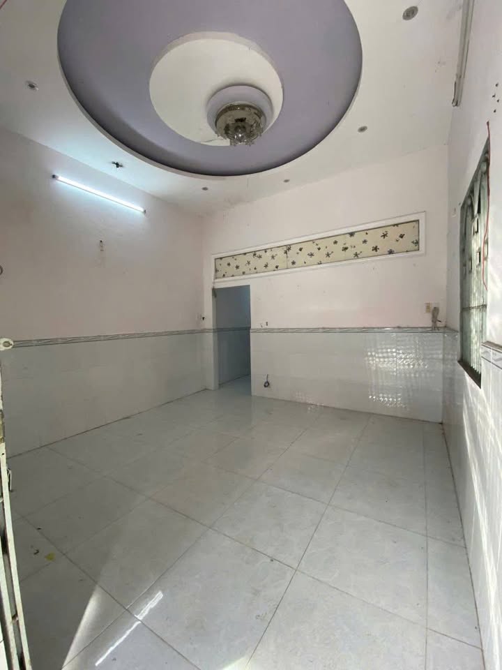 Nhà cho thuê hẻm Trần Hưng Đạo, Sóc Trăng 2.5 triệu - Sân vườn thoáng mát!