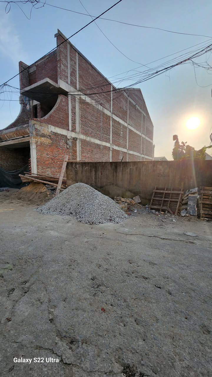 Đất Quán Bàu, Vinh 138m² giá 4 tỷ - Mặt đường Bùi Dương Lịch, ô tô tránh nhau!