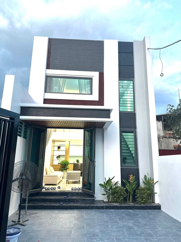 Nhà đẹp Định Trung Vĩnh Yên 100m² - Sẵn ở ngay, chỉ việc xách vali!