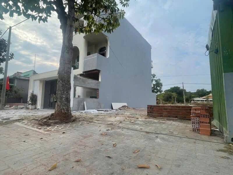 Đất mặt tiền đường Lê Duẩn Long Hải 100m² giá 2.28 tỷ - Cơ hội đầu tư hấp dẫn!