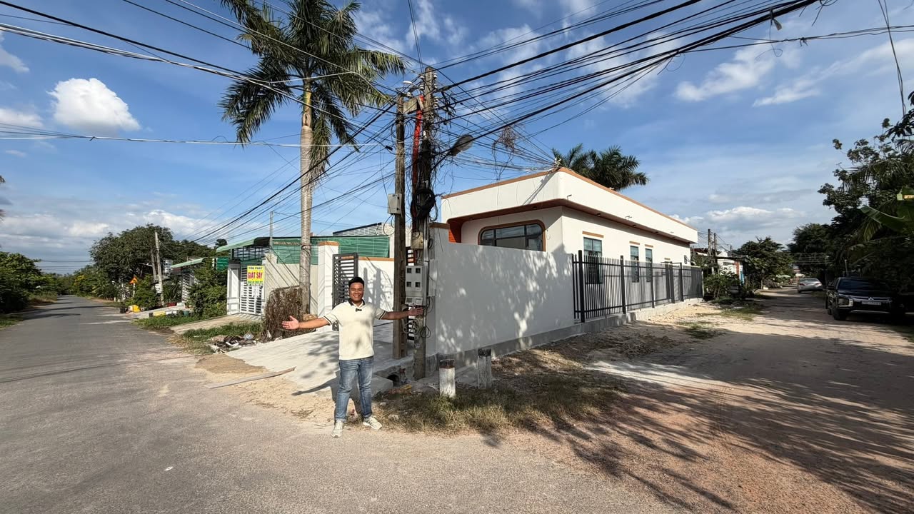 Nhà đẹp 2 mặt tiền khu phố Trường Lộc, Tây Ninh - Giá 1.65 tỷ - Sẵn sàng vào ở!