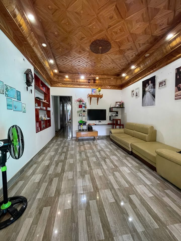 Nhà cấp 4 Mậu A, Văn Yên 96.6m² giá 900 triệu - Đường ô tô đỗ cửa!