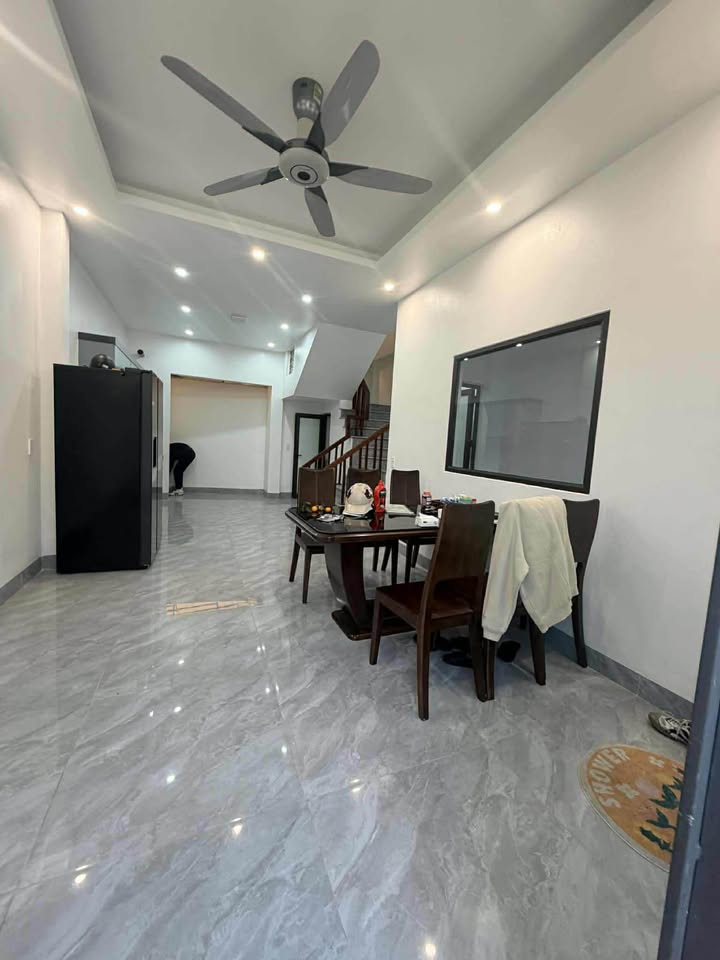 Nhà 2,5 tầng Mỹ Xá, Nam Định 50m² giá 2.05 tỷ - Thiết kế hiện đại, gần chợ và trường học!