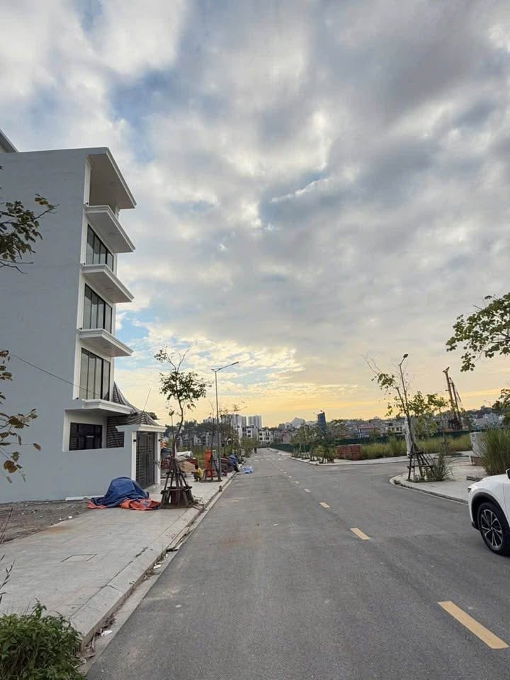 Căn hộ Chung cư Lideco Hạ Long 90m² giá 3.25 tỷ - Sẵn sàng vào ở!