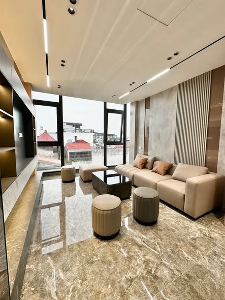 Nhà 5 tầng Ngõ 674 Nguyễn Văn Cừ 132m² giá 26 tỷ - Cơ hội vàng hiếm có!