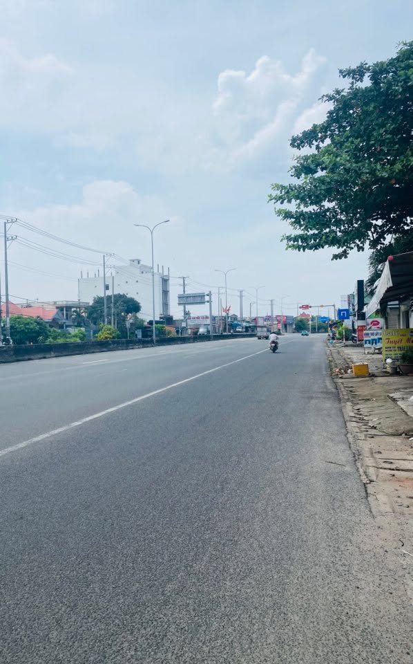 Biệt thự 4 tầng mặt tiền Quốc Lộ 51, Tân Phước, 210m² - Chính chủ bán gấp!