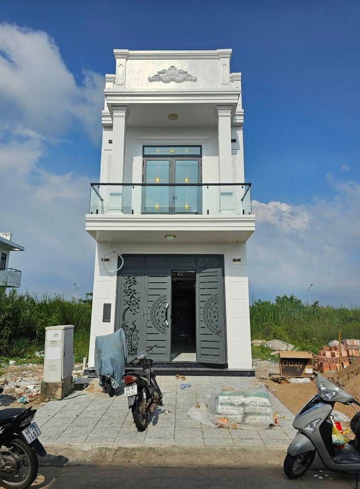 Nhà phố Tân cổ điển 90m² giá 3 tỷ - Full nội thất, gần bến tàu Phú Quốc!