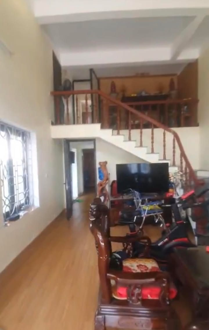 Nhà 2,5 tầng Ngõ 10, Cao Xanh, Hạ Long 89m² giá 2.35 tỷ - Diện tích rộng rãi, thoáng mát!