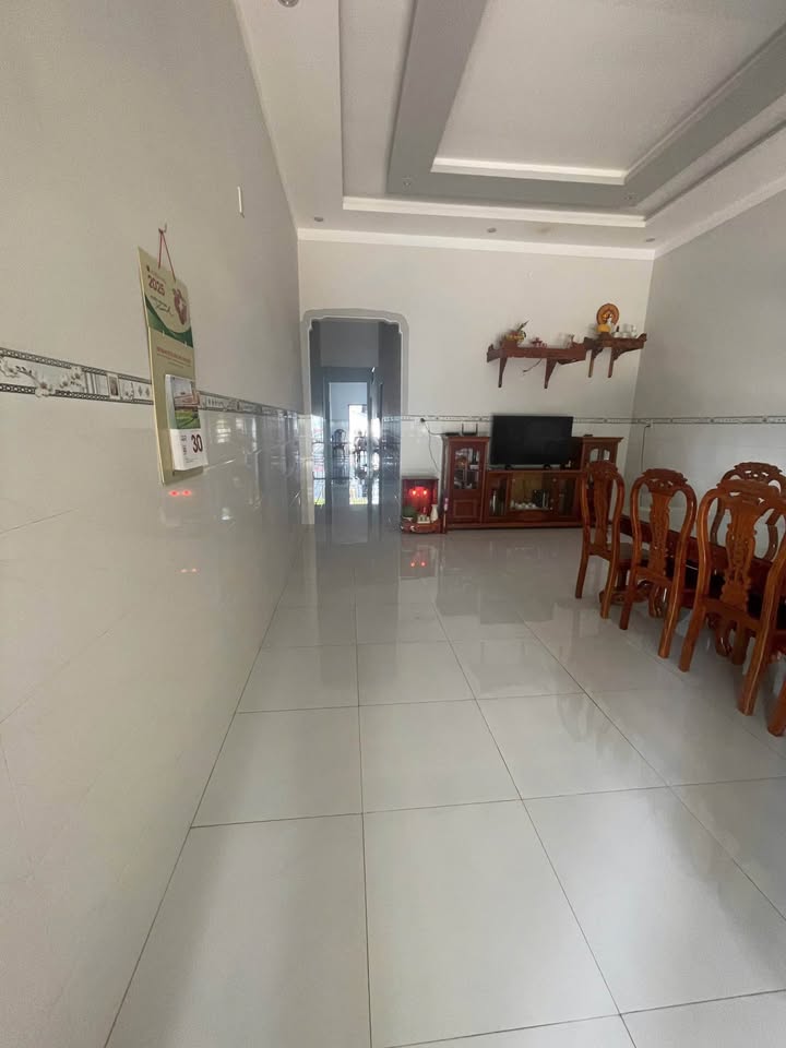 Nhà cấp 4 và kho xưởng Tân Xuân 330m² giá 2 tỷ - Gần Nguyễn Huệ chỉ 50m!