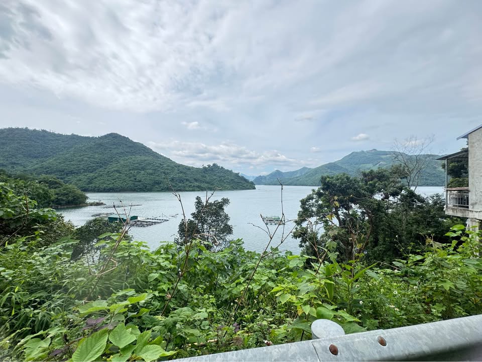 Đất bám hồ Hòa Bình 1717m² giá 4 tỷ - View đẹp lý tưởng cho homestay!