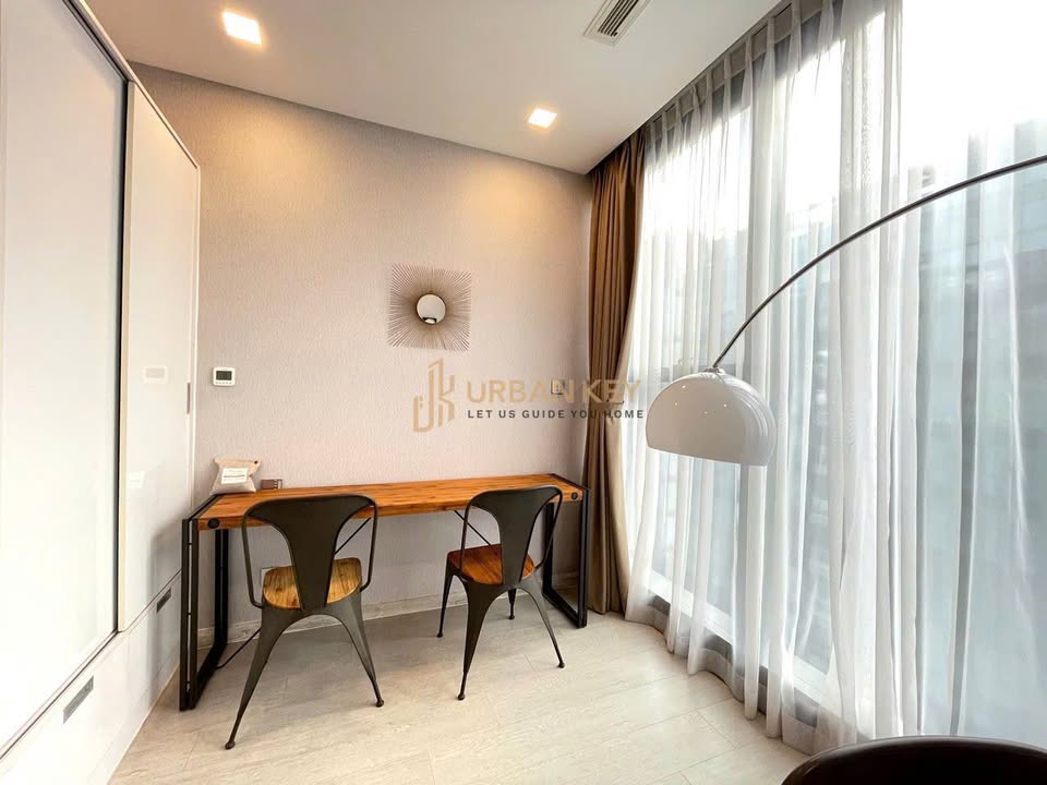 Căn hộ Vinhomes Golden River Quận 1 69m² giá 12.5 tỷ - View sông tuyệt đẹp!