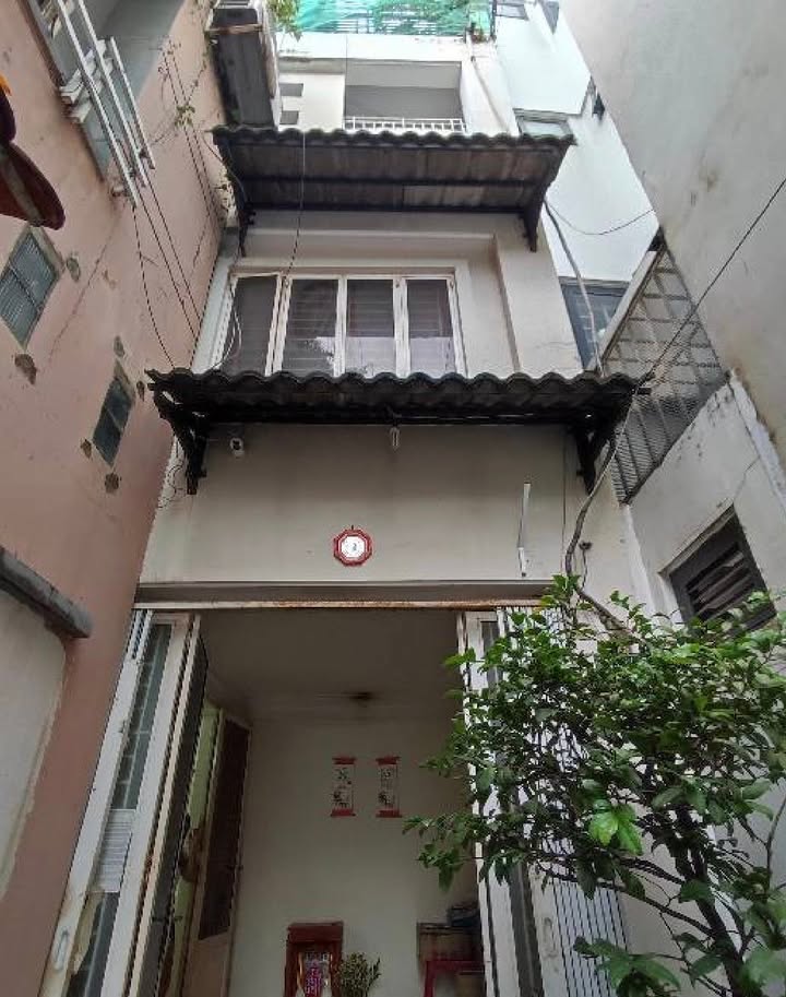 Nhà 4 tầng đường Cách Mạng Tháng 8, Quận 3, 47m² giá 8 tỷ - Khu vực sầm uất, tiện ích đầy đủ!