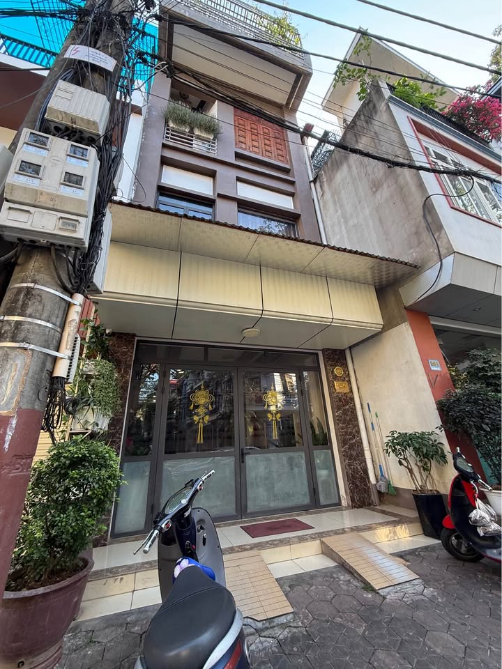 Nhà 3 tầng đường Hồng Hà, phường Cốc Lếu 82,2m² giá 5.999 tỷ - Gần chợ và phố ăn uống!