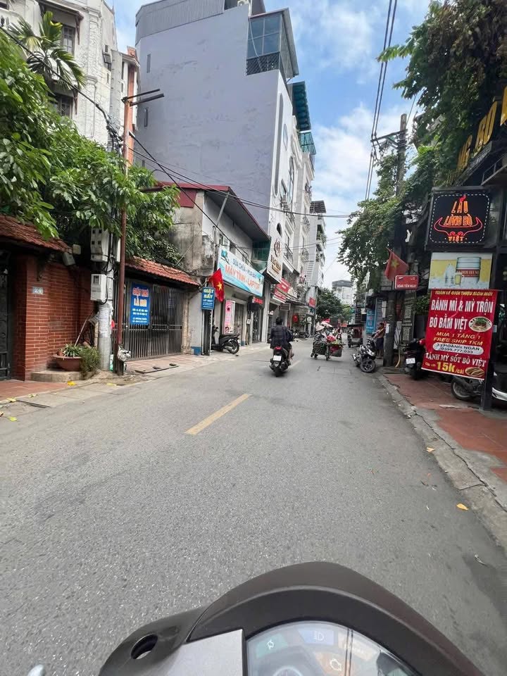 Bán nhà mặt phố Cầu Giấy 44m² giá 2x tỷ - Kinh doanh sầm uất, thương lượng tốt!