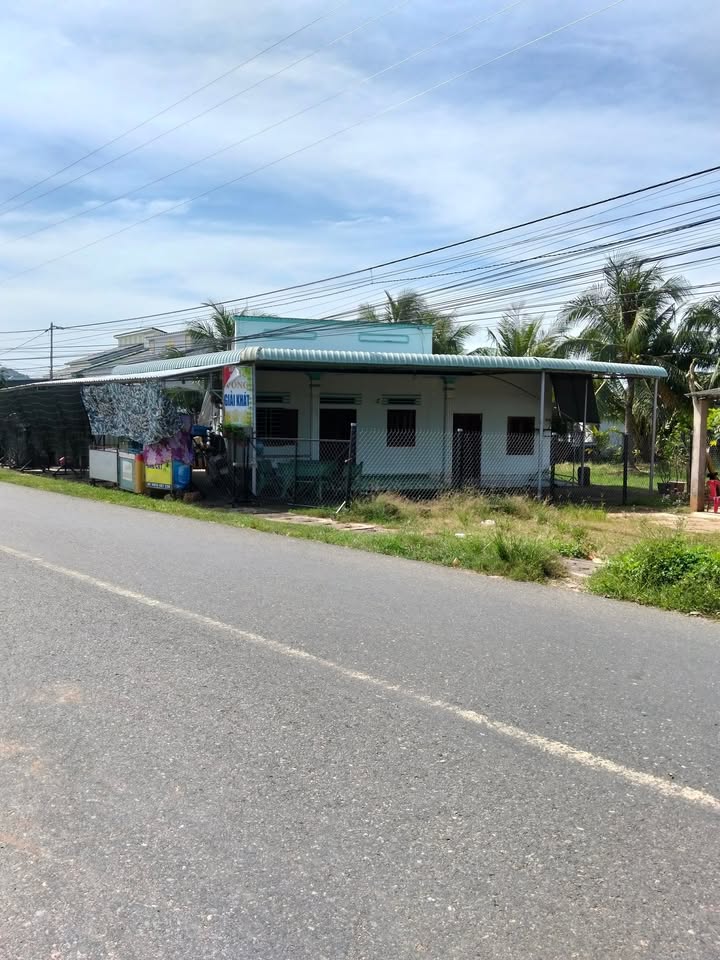 Nhà cấp 4 mặt tiền đường nhựa 18,46m tại Hàm Kiệm 360m² giá 2.6 tỷ - Tiện ích đầy đủ!