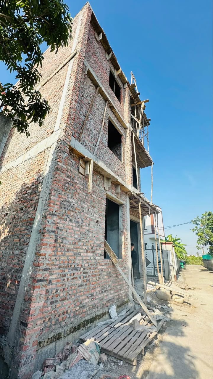 Nhà 3 tầng Quốc Tuấn 50m² giá 1.85 tỷ - Full nội thất cao cấp!