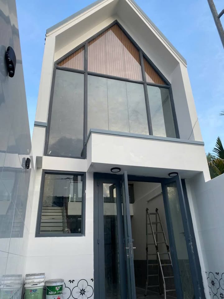 Nhà 1 trệt 1 lửng mới 100% tại Cần Thơ 120m² giá 2.2 tỷ - Vị trí thuận lợi gần bệnh viện!