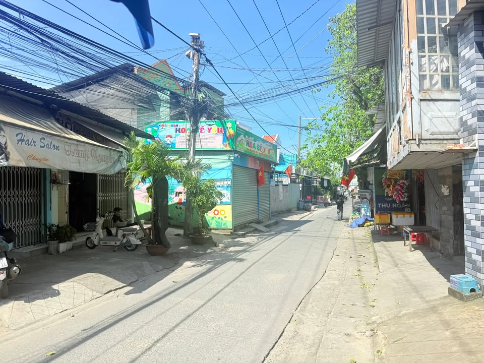 Nhà mặt tiền Bà Giang, Dĩ An 126m² giá 5.5 tỷ - Kinh doanh thuận lợi!