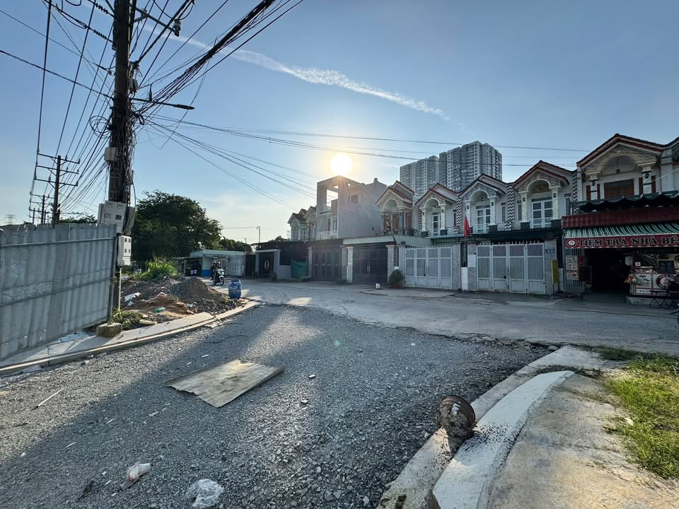 Đất 2 mặt tiền Dĩ An 292m² giá 11.5 tỷ - Phù hợp xây căn hộ dịch vụ!