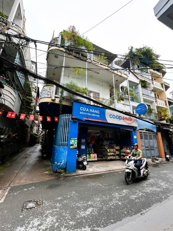 Căn hộ dịch vụ 2 mặt tiền Lạc Long Quân, Tân Bình 105m² - Đầu tư sinh lời ngay!