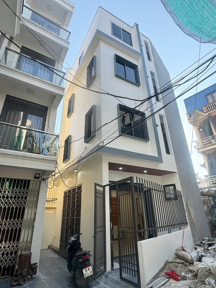 Nhà 4 tầng Trần Thái Tông, 46m² giá 2.38 tỷ - Nhà mới xây, không cần sửa chữa!