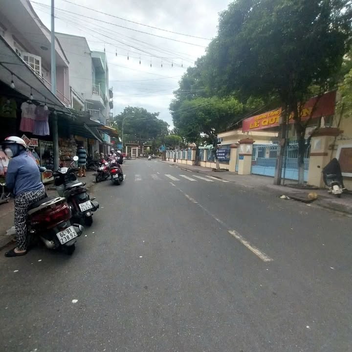 Nhà mặt tiền cho thuê P1 TP Vĩnh Long 6 triệu - Kinh doanh thuận lợi ngay chợ đêm!