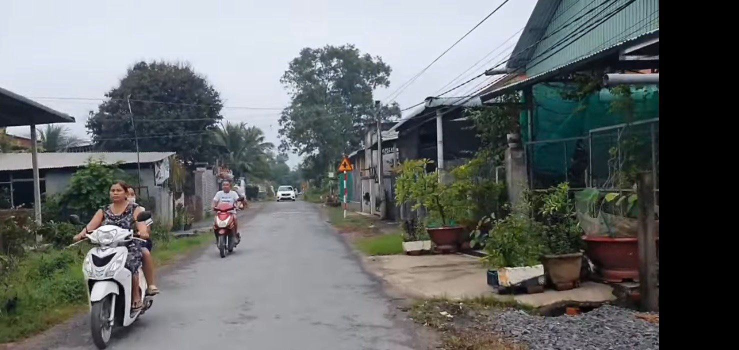 Đất mặt tiền kinh doanh ấp Cẩm Long, Tây Ninh 300m² giá 2 tỷ - Sổ đỏ chính chủ!