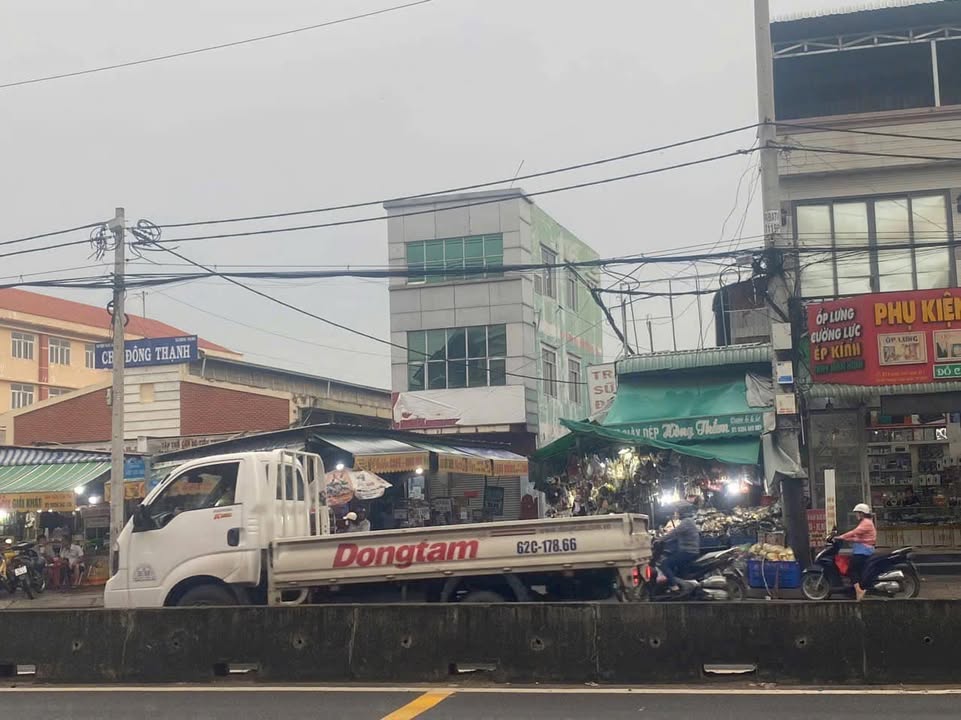 Bán nhà mặt tiền chợ Đông Thạnh, Hóc Môn 160m² giá 9.5 tỷ - Đầu tư sinh lời ngay!