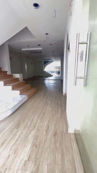 Cho thuê tòa nhà 6 tầng mặt tiền đường 3/2, Quận 10 - Kinh doanh sầm uất!