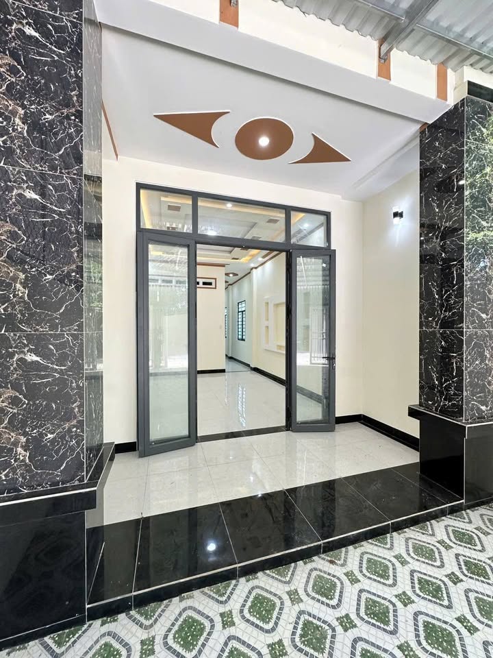 Nhà Hòa Thành Tây Ninh 128m² giá 995 triệu - Hướng Đông, đủ công năng