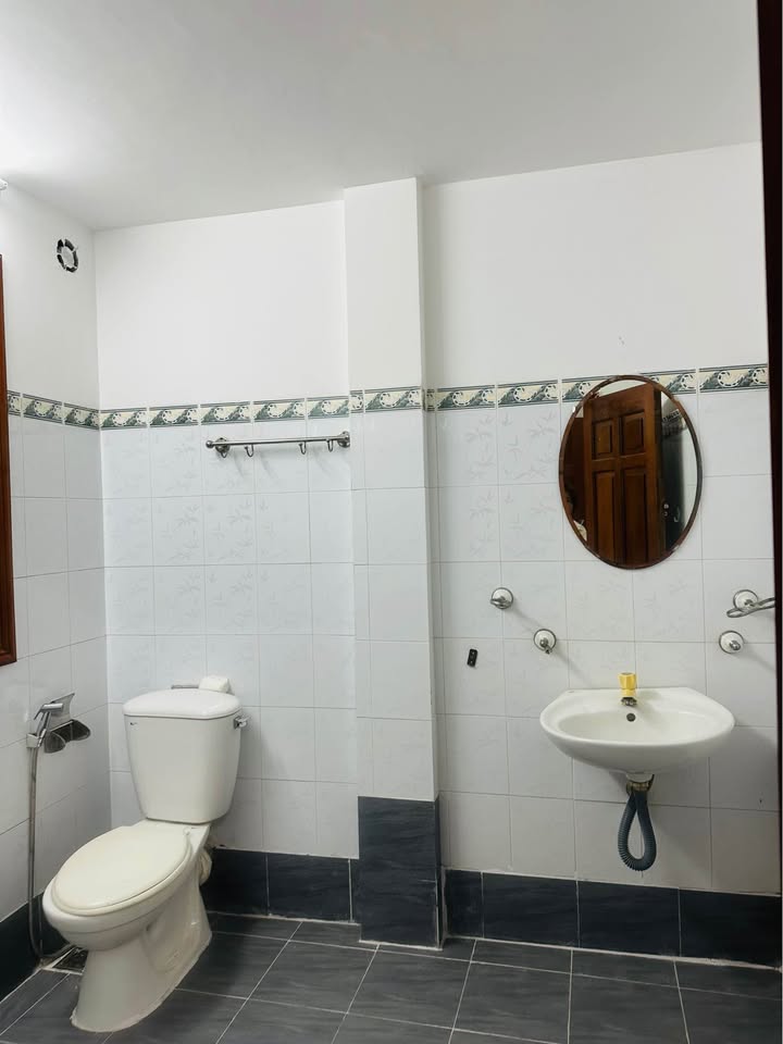 Phòng cho thuê đường Ngô Quyền 50m² giá chỉ 3.8 triệu - Không nội thất, sạch sẽ!