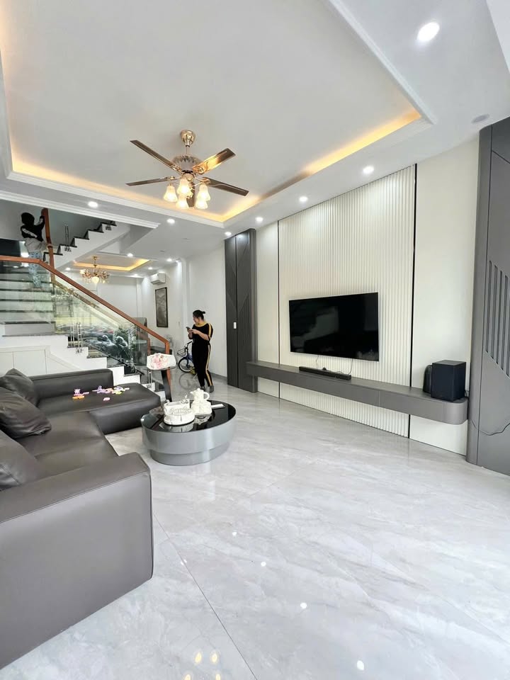 Nhà 4 tầng Khu Him Lam, Hùng Vương, Hải Phòng - Giá 5,2 tỷ - Full nội thất, sẵn sàng ở ngay!